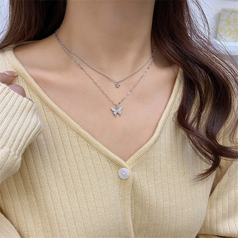 Collar de mariposa brillante