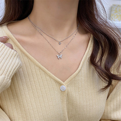 Collar de mariposa brillante